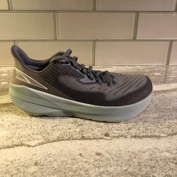 Altra Gray Athletic Shoes Experience Flow - Picture 1 of 9